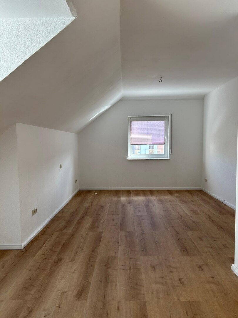 Neuwertige, sehr helle 5 Zimmer Wohnung mit schönem Fernblick – Trier – Vorschaubild 6