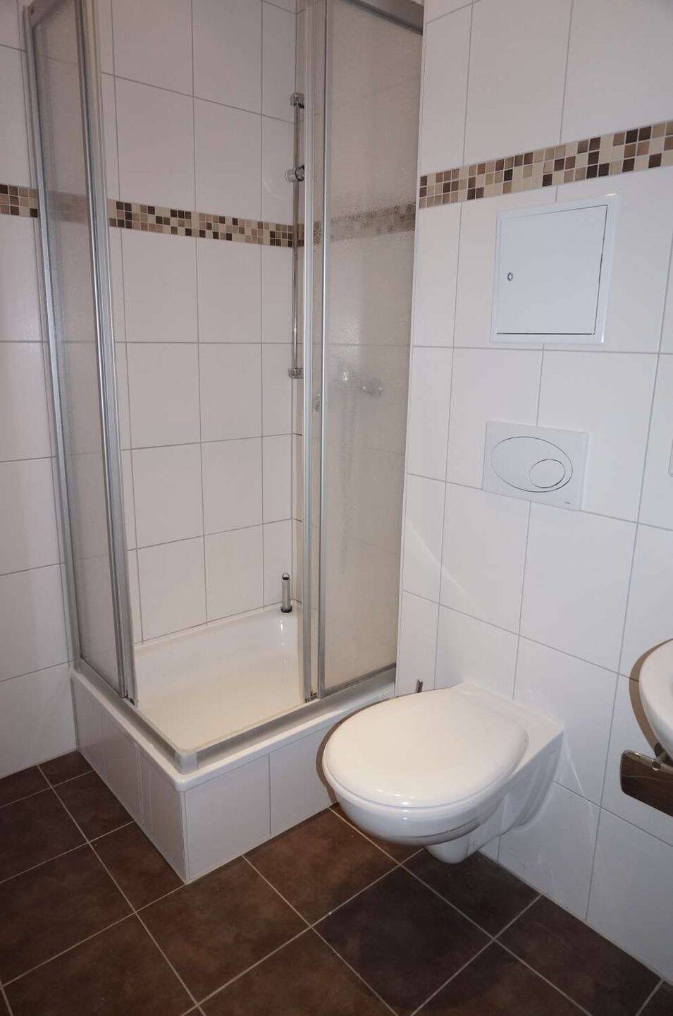 Mieter ab 1.8. gesucht / Laminat / Bad mit Dusche / Uni-Nähe – Chemnitz – Vorschaubild 8