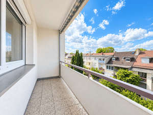 Großzügige Drei-Zimmer-Wohnung mit zwei Balkonen und Stellplatz - Frankfurt Heddernheim – 60439 Frankfurt am Main – Vorschaubild 2