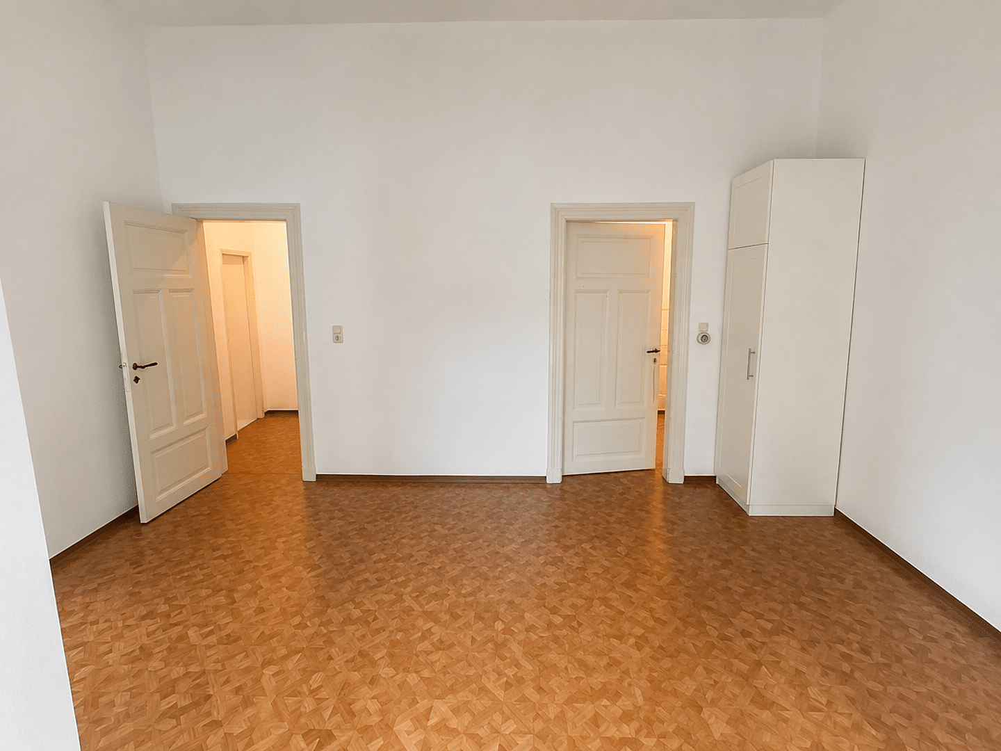 Charmante Altbauwohnung mit großzügigem Schnitt, hohen Decken und moderner Einbauküche – Oldenburg – Vorschaubild 7