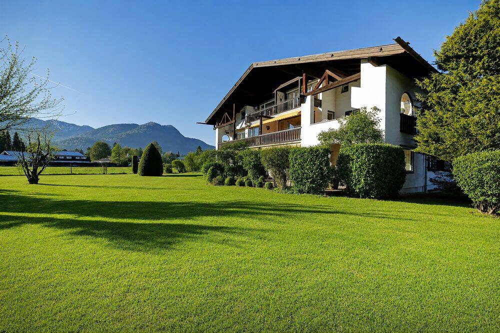 Ein Rückzugsort mit Herz - Luxuriöse 4-Zimmer-Garten-Maisonette-Wohnung in Rottach-Egern