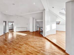 Wo Licht den Raum erfüllt - mit Blick über Dresden, bezugsfreie Dachgeschosswohnung