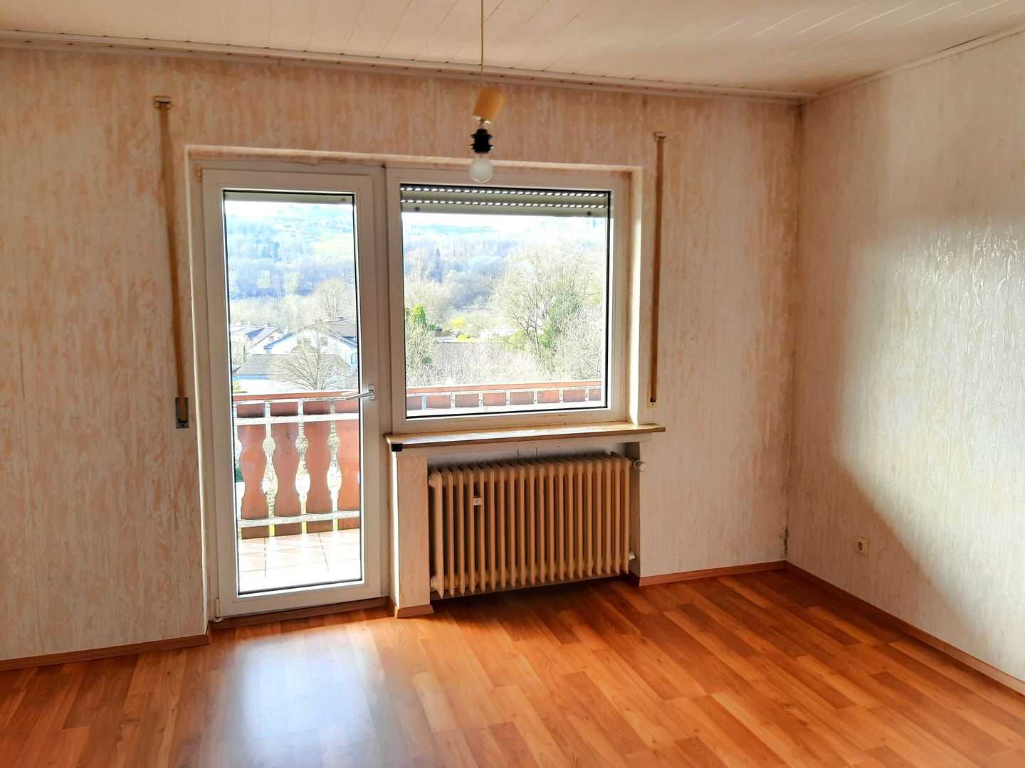Zweifamilienhaus auf großem Grundstück - ideal für vielfältige Nutzungsmöglichkeiten. – Engelskirchen – Vorschaubild 2