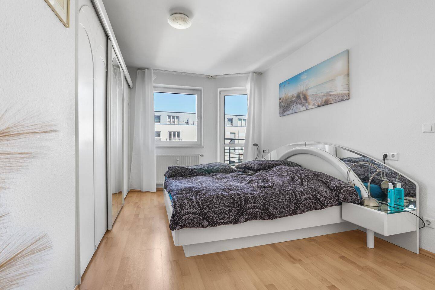 3-Zimmer-Wohnung mit Concierge-Service, zwei Bädern und Balkon zum ruhigen Innenhof – Berlin – Vorschaubild 4