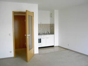 Bereits vermietet: Kleine 2 Zimmer-Wohnung. Kochnische. Balkon. Tiefgaragen-Stellplatz – 1328 Dresden – Vorschaubild 7