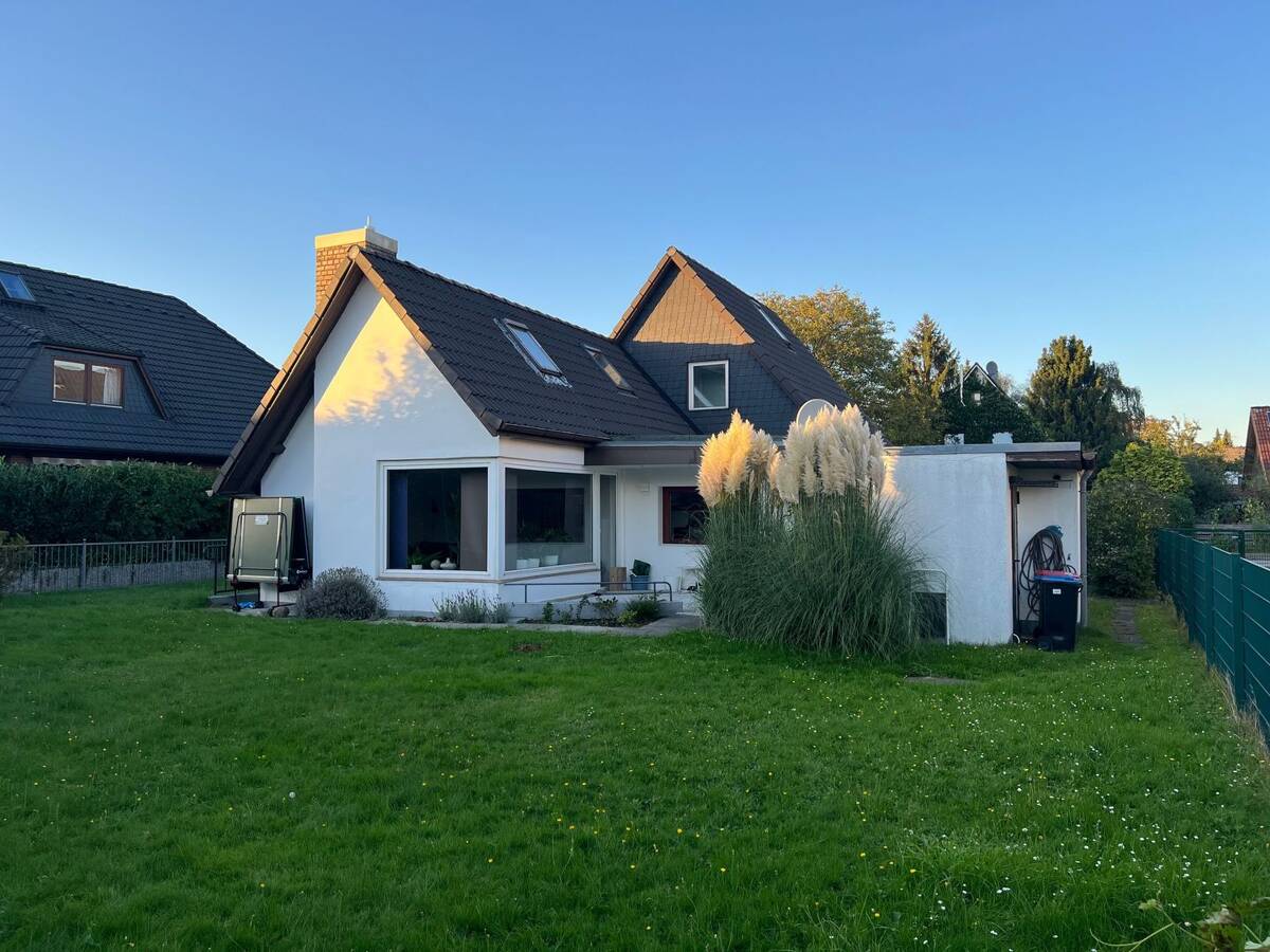Einfamilienhaus mit Anbau auf sonnigem Grundstück – 22459 Hamburg – Bild 1 von 9