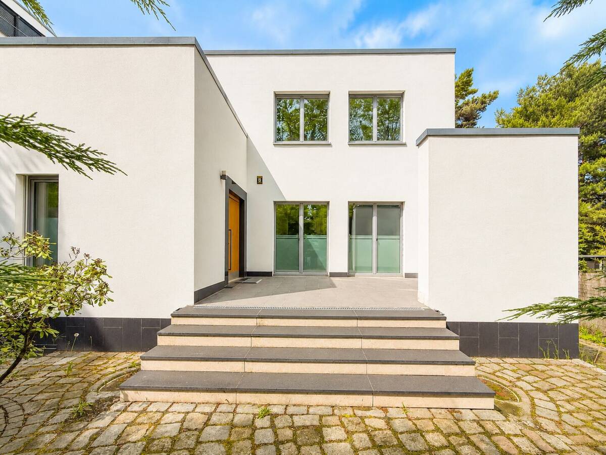Exklusive Bauhaus-Villa mit großem Garten und 5 Zimmern – 13156 Berlin – Bild 1 von 9