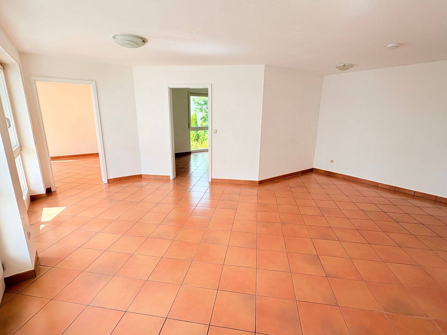 Helle 3‑Zimmer‑Wohnung mit Balkon, Einbauküche und Tiefgarage in Stuttgart‑Riedenberg – Stuttgart – Vorschaubild 5