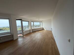 3,5 Zimmer-Whg mit Domblick, Einbauküche, begehb. Kleiderschrank, Tageslichtbad und separatem Büro/Kinderzimmer in Köln Mülheim – 51065 Köln – Vorschaubild 3