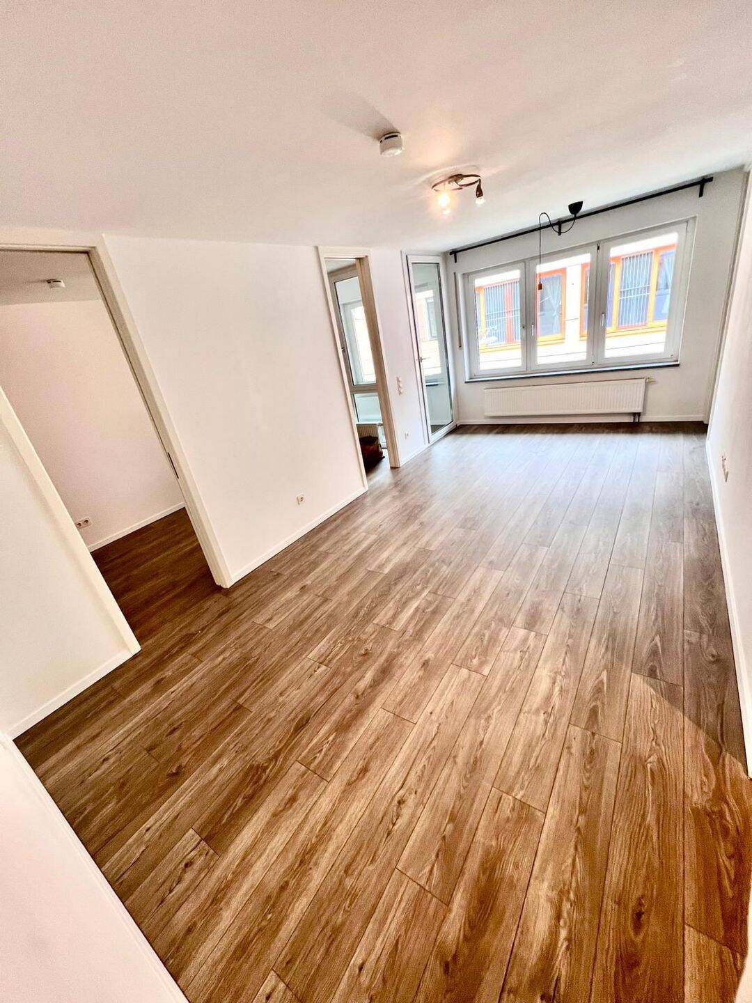 Frisch renovierte 2‑Zimmer‑Wohnung mit TG‑Stellplatz in Maxvorstadt – München – Vorschaubild 9
