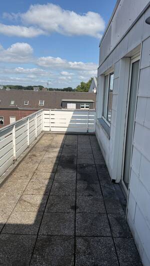 Renovierte 3-Zimmer-Wohnung mit Balkon und TG-Stellplatz – 47198 Duisburg – Vorschaubild 9