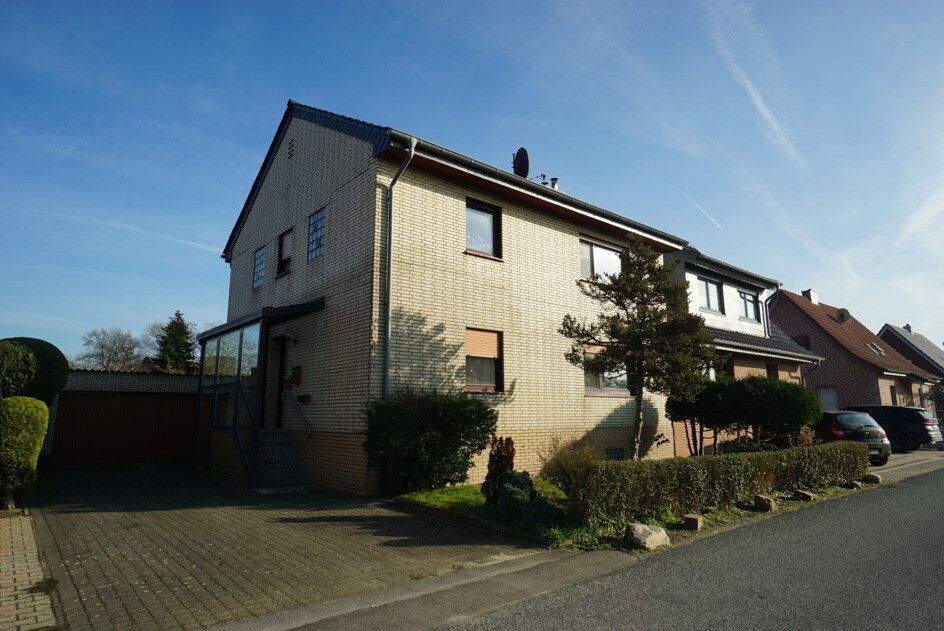 Kevelaer: Großzügige Doppelhaushälfte am Stadtrand – Kevelaer – Bild 1 von 9
