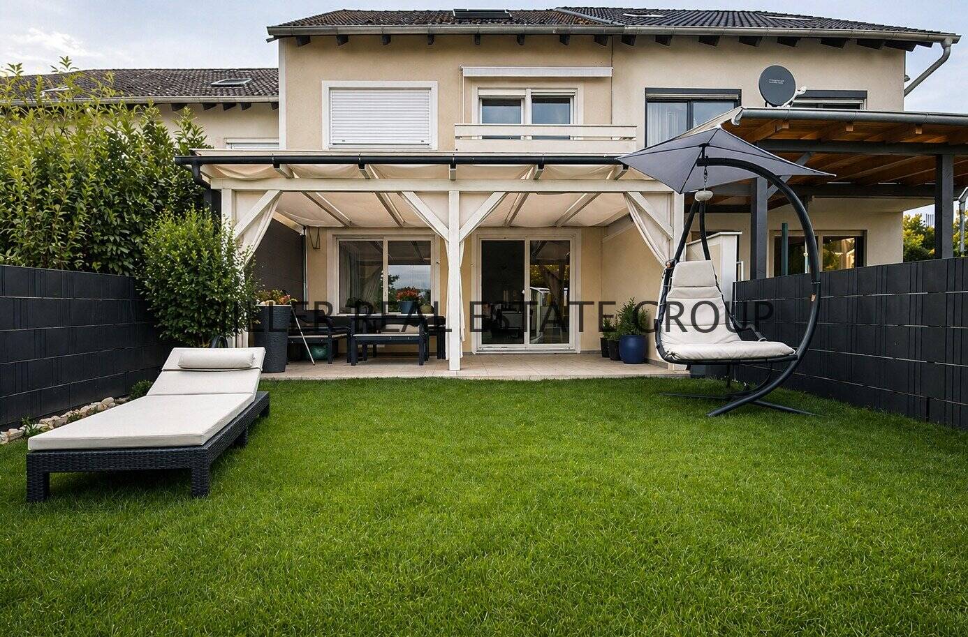 Modernisiertes Reihenmittelhaus in Ingolstadt - Familienwohnen mit Garten, großer Terrasse, Garage & ausgebautem Dachgeschoss!