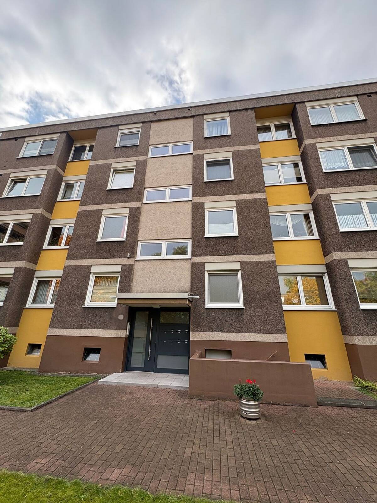 ***Wohnung mit Charme sucht neuen Eigentümer *** – 44328 Dortmund – Bild 1 von 9