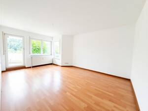 Großzügige 4,5 Zimmer, sonnige Balkone und herrliche Aussicht - Ihr neues Zuhause in Leonberg-Ramtel – 71229 Leonberg – Vorschaubild 3