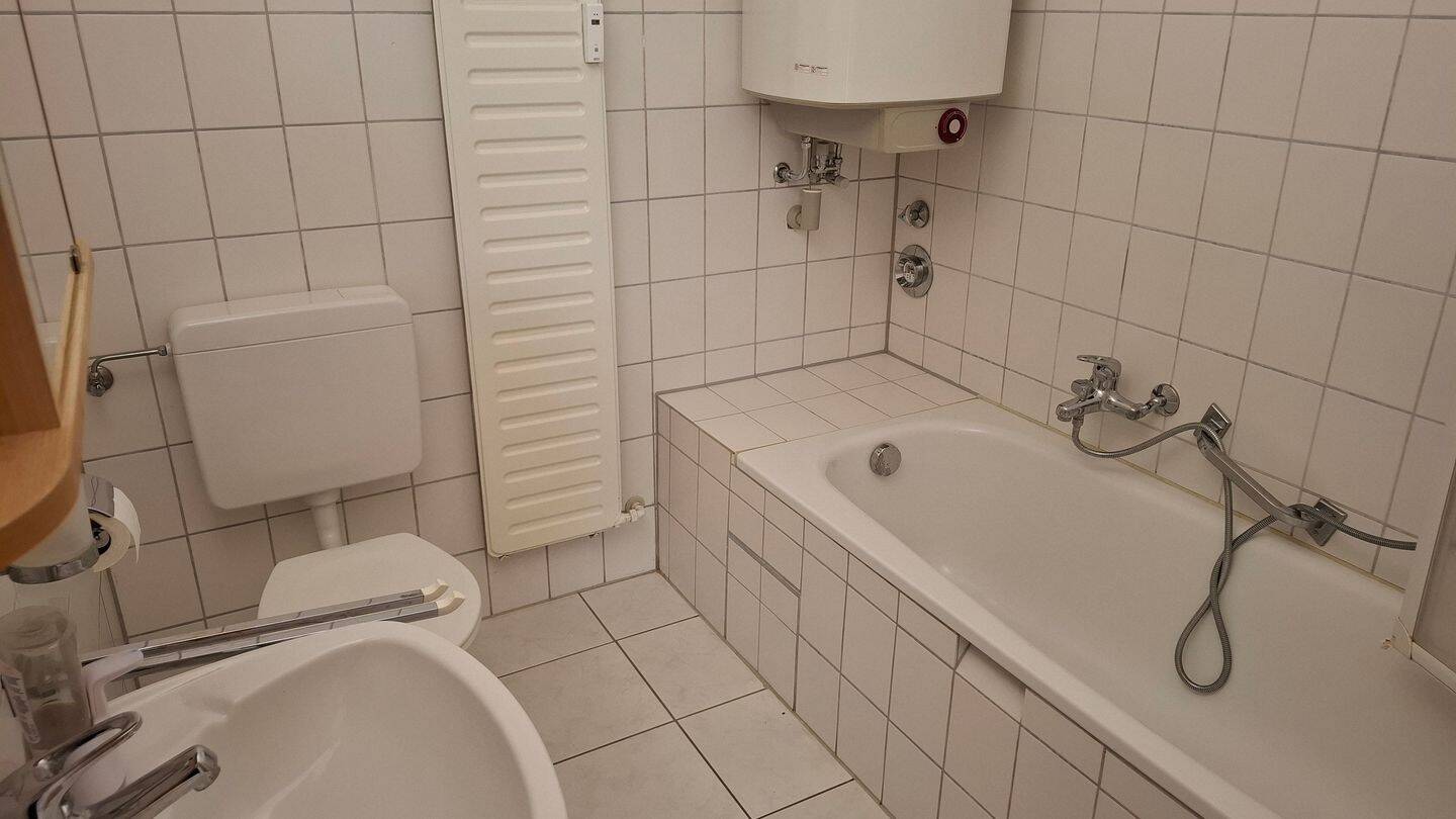 Helle 4 Zimmer Wohnung mit Weitblick, schönem Balkon und dem Luxus einer Garage – Karlsruhe – Vorschaubild 9