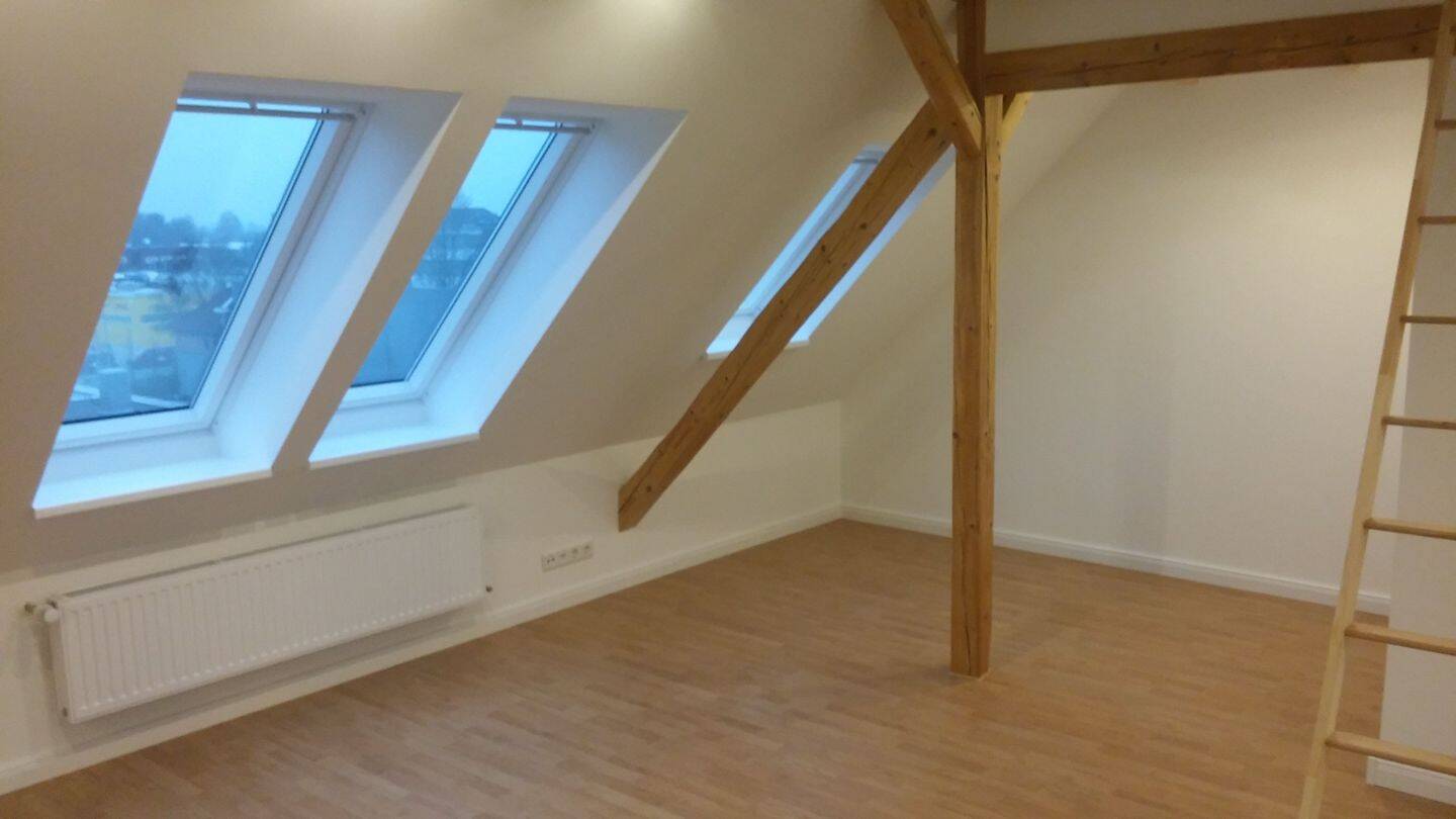 Zum 01.07.2026 - außergewöhnliche Galeriewohnung mit Ausblick – Kiel – Vorschaubild 2