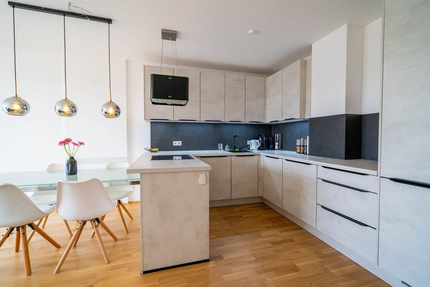 Helle 2-Zimmer-Wohnung mit hochwertiger Einbauküche