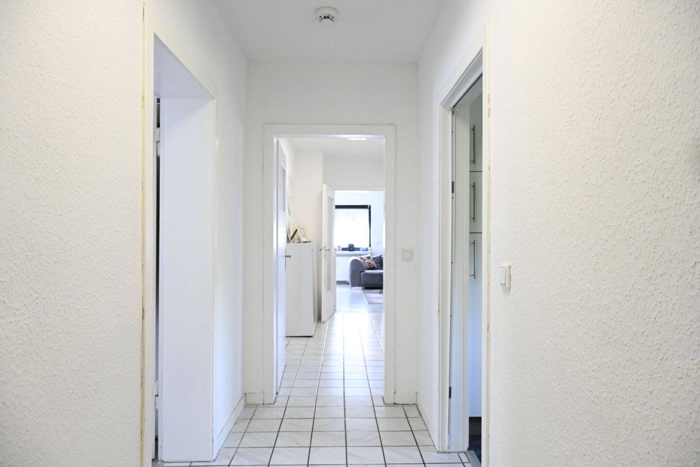 Wunderschöne 4-Raum-Wohnung, großer Südbalkon – Essen – Vorschaubild 2