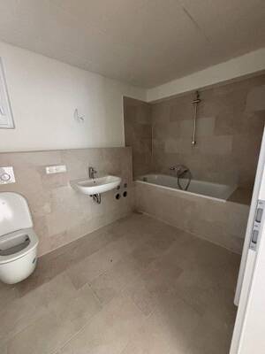 helle 4-Zimmer-Wohnung im Zwei-Familienhaus – 22607 Hamburg – Vorschaubild 2