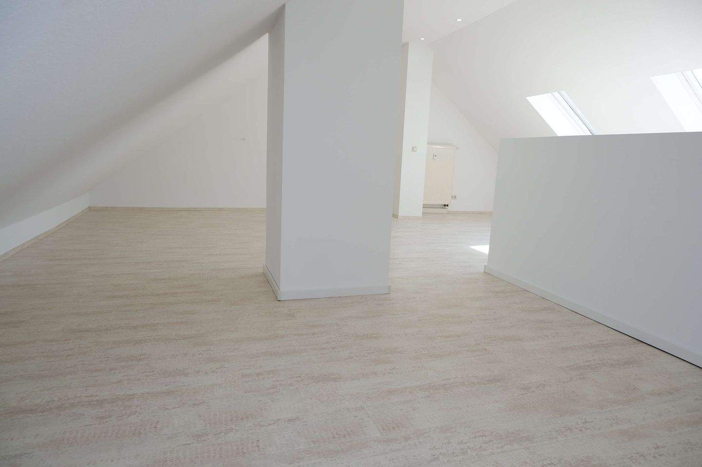DG-Maisonette - Südbalkon - offne Küche - große Schlafräume !!! – Chemnitz – Vorschaubild 4