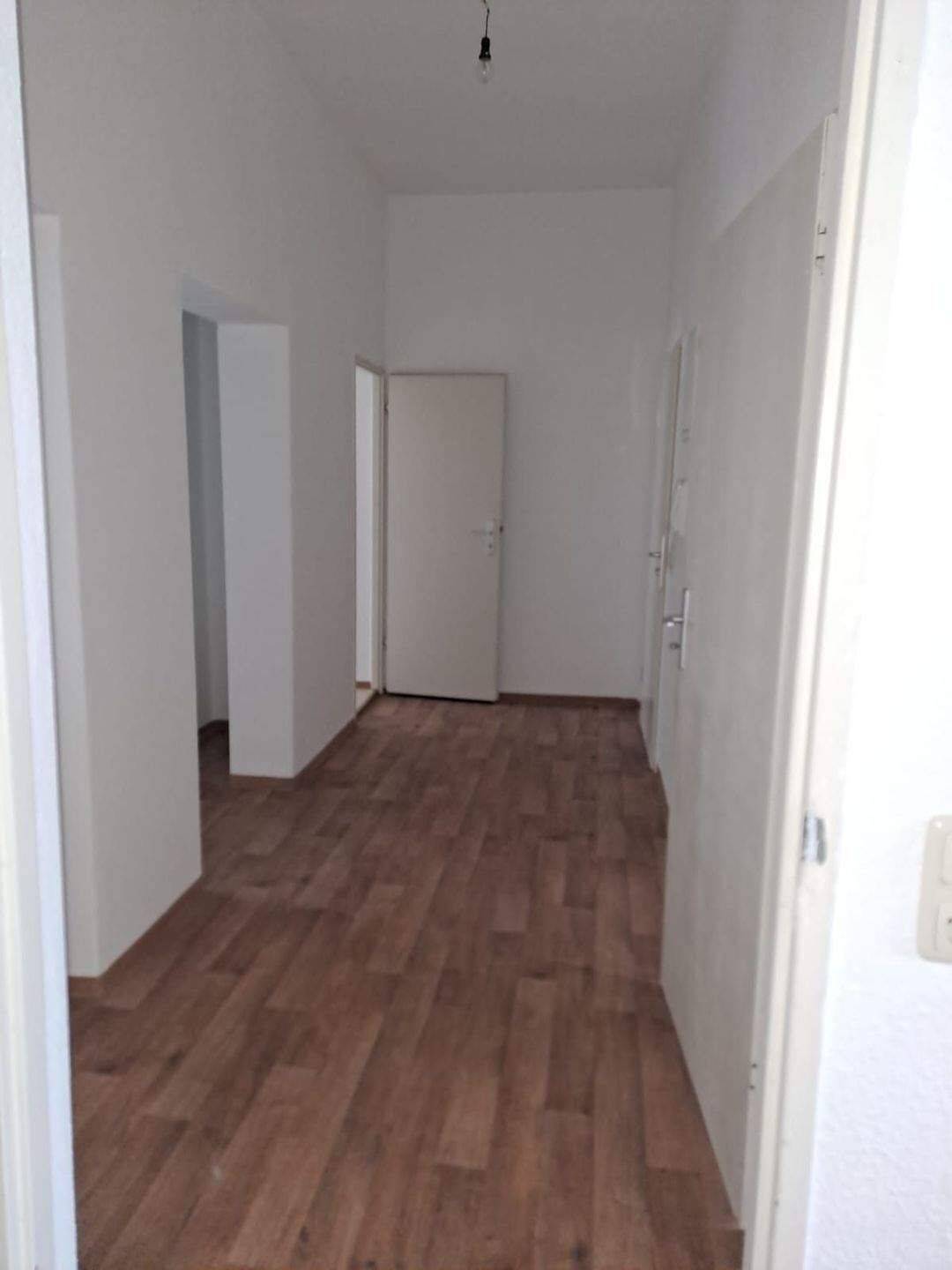 3-Raumwohnung mit Balkon und Badewanne – Chemnitz – Vorschaubild 3