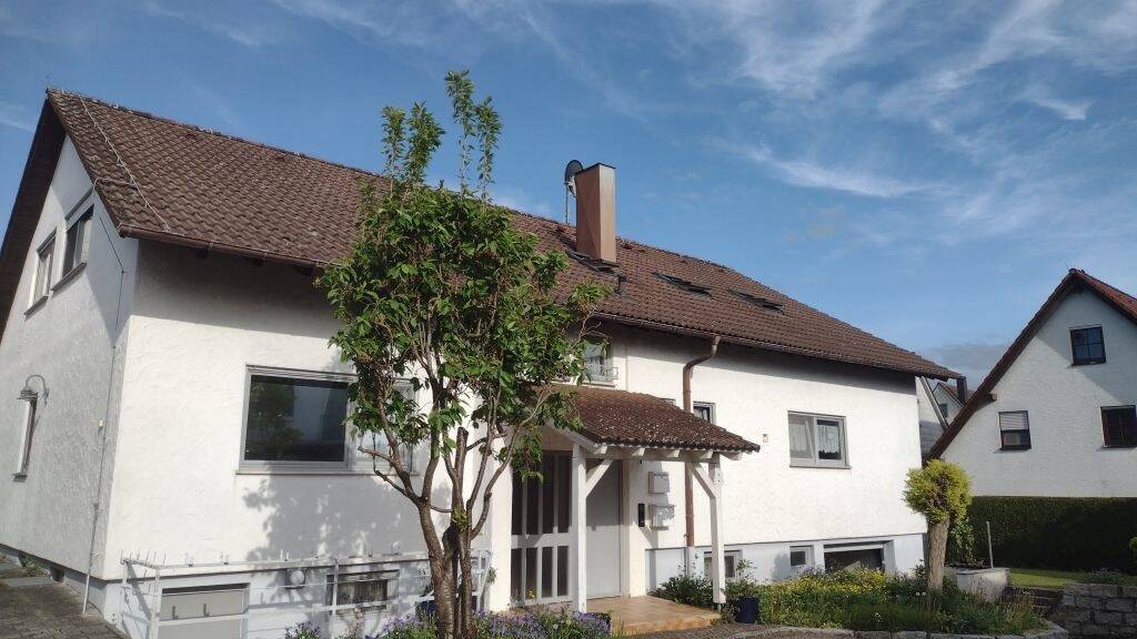 Iggingen: Gepflegtes 2-Familienhaus in zentraler Lage! – Iggingen – Bild 1 von 9