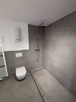 helle, komplett renovierte 2-ZKDB-Wohnung mit Balkon, Zentrum Aachen, Mariahilfstraße 1-3 ab sofort zu vermieten – 52062 Aachen – Vorschaubild 7