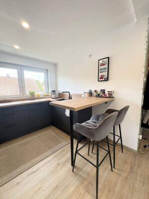 Neuwertige helle 2,5 Zimmer Dachgeschosswohnung mit 2 Stellplätzen und Balkon – 90574 Roßtal – Vorschaubild 9