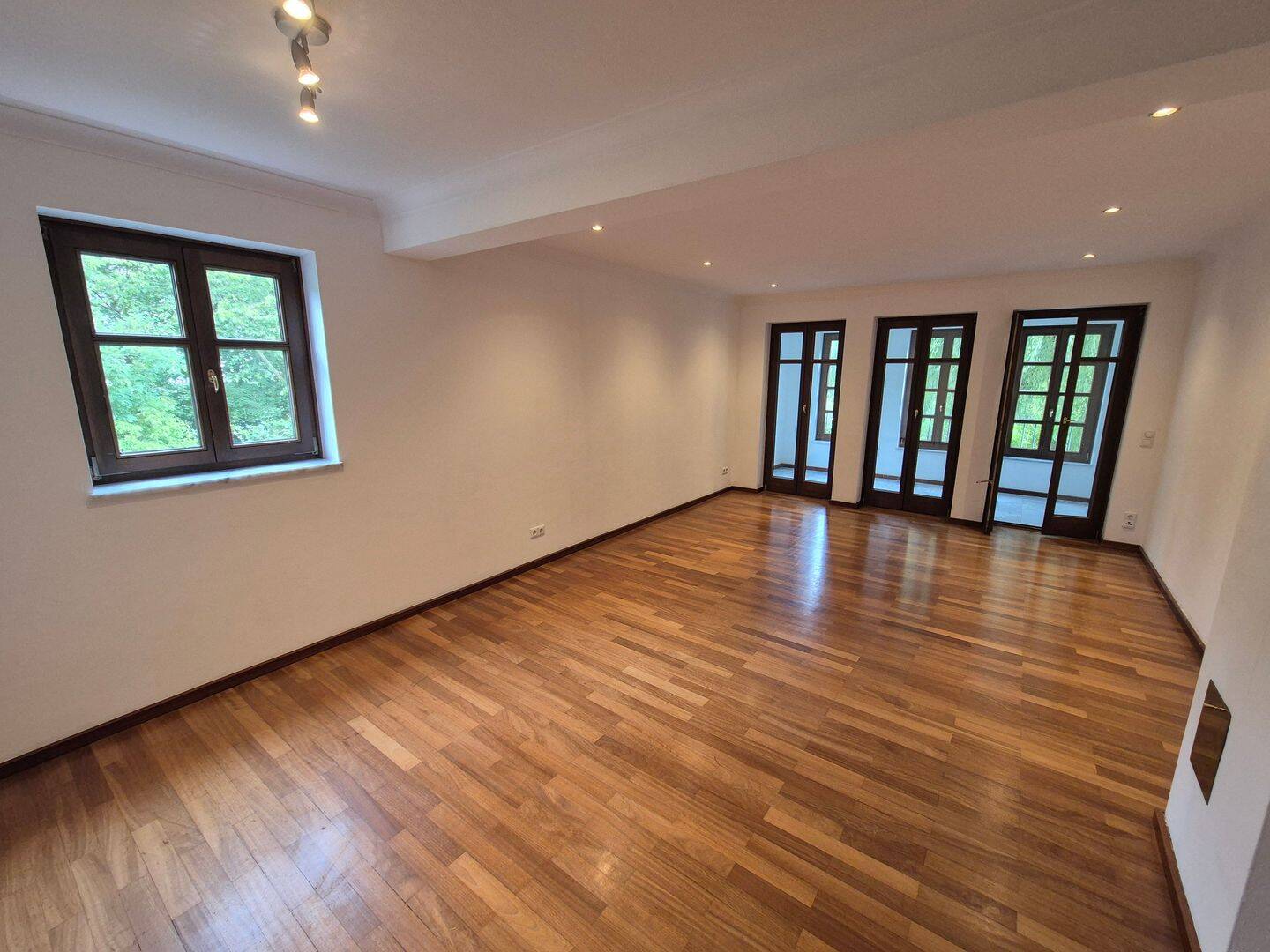 Schöne 3 -Zimmer-Wohnung in Alt-Bogenhausen – München – Vorschaubild 4