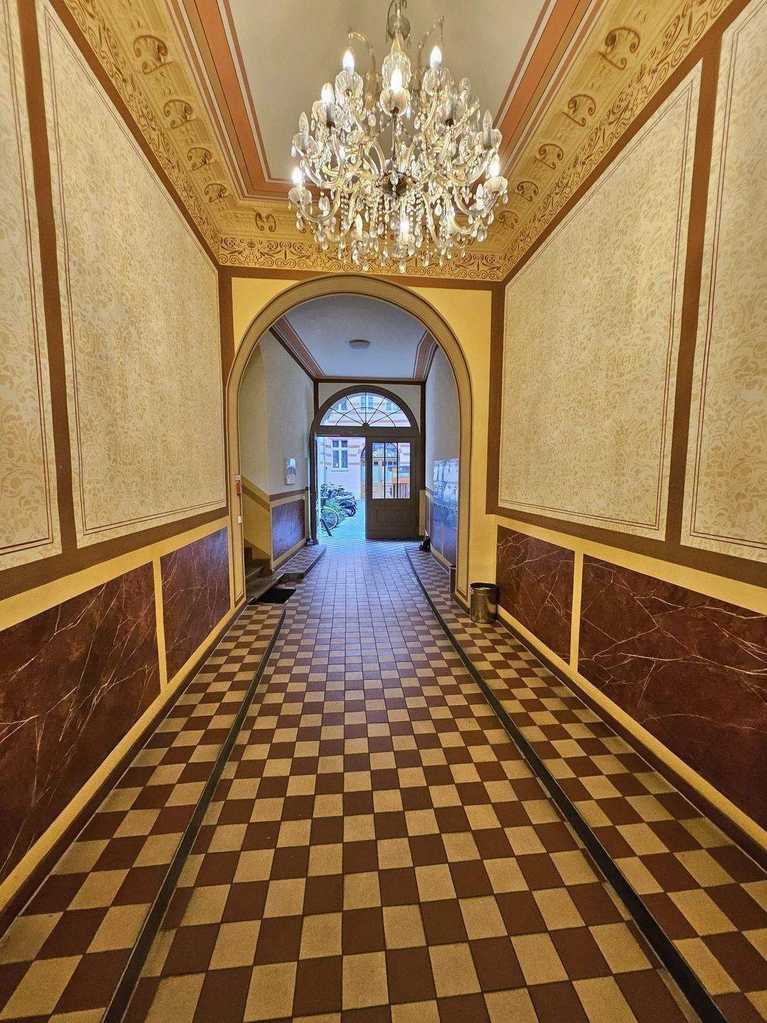 1A Lage, ruhige 3-Zimmerwohnung mit Westbalkon in Berlin-Mitte – Berlin – Vorschaubild 2