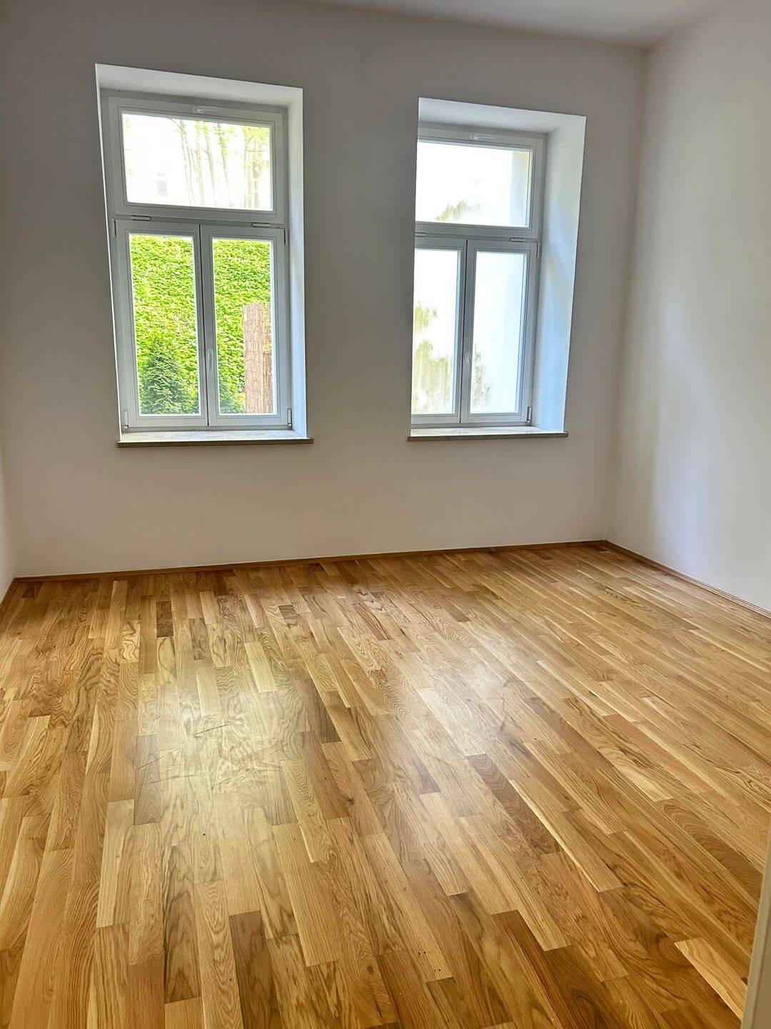 HOCHWERTIGE WOHNUNG MIT PARKETT, FUßBODENHEIZUNG, LIFT, EBK, TERRASSE SOWIE MODERNEM BAD!!! – Chemnitz – Vorschaubild 5