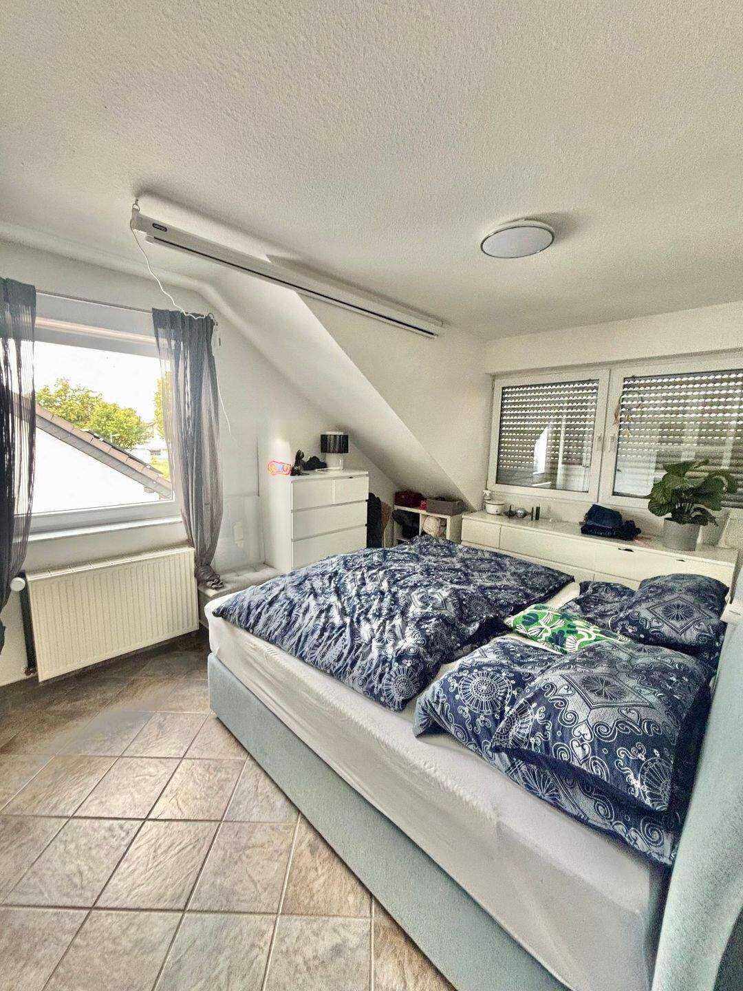 Aachen-Lichtenbusch (Deutschland) - Dachgeschoss Wohnung (2. OG) mit großer Terrasse und Südausrichtung, Tiefgaragenstellplatz – Aachen – Vorschaubild 7
