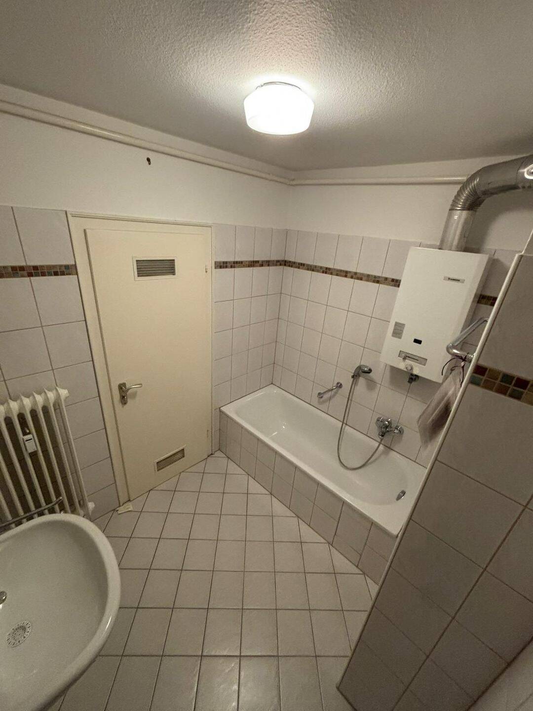 Helle Drei-Zimmer Wohnung Altbauwohnung mit Balkon in der Würzburger Innenstadt – Würzburg – Vorschaubild 8