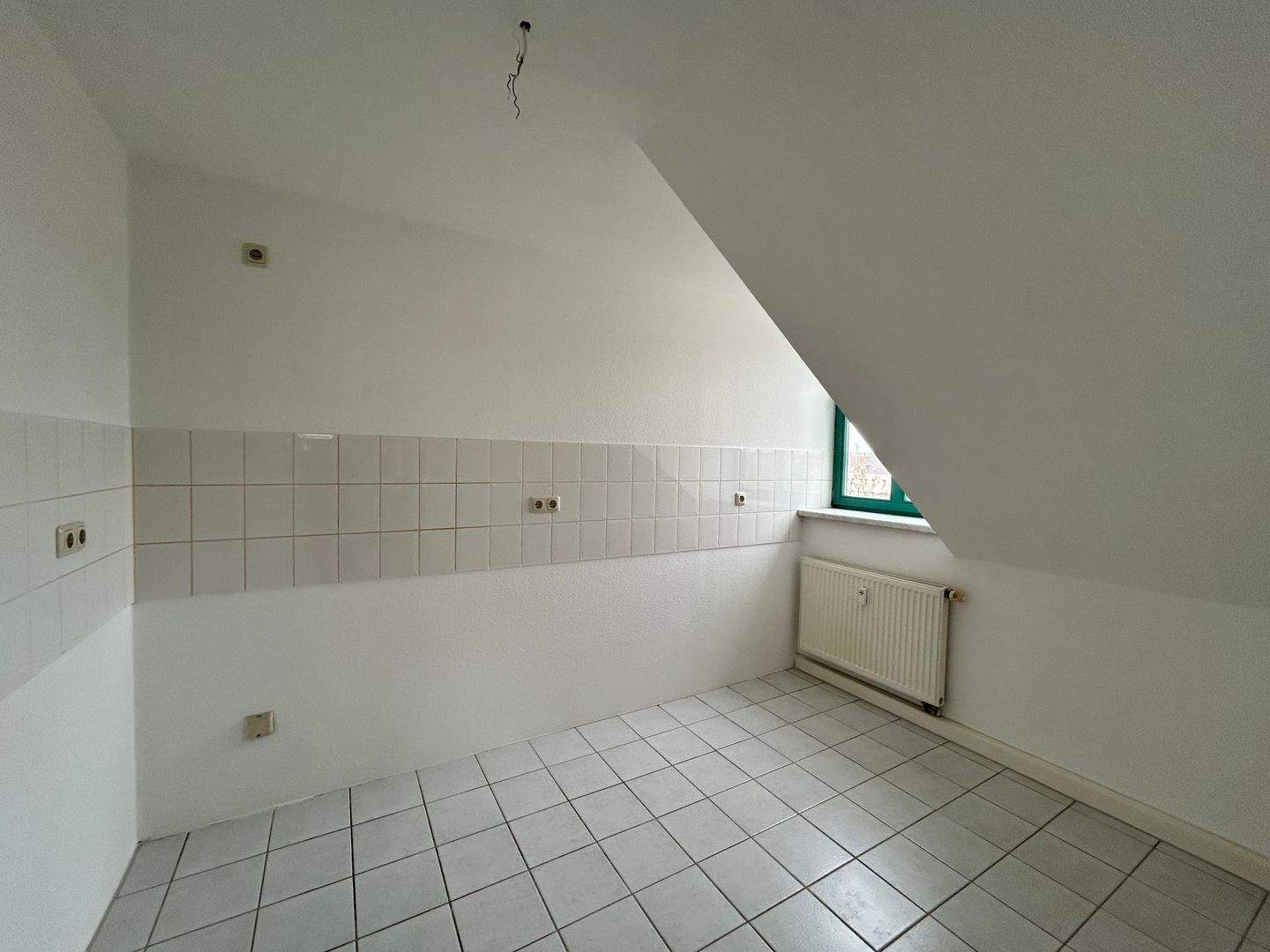 ***Helle DG-Wohnung in Altendorf - in Renovierung, neuer Laminatboden*** – Chemnitz – Vorschaubild 3
