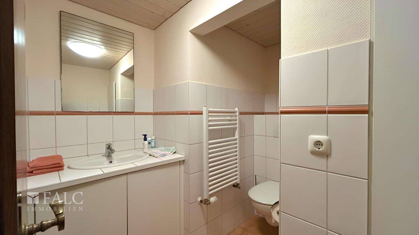 ***Wohnen in bester Lage - Geräumiges Einfamilienhaus mit großzügigen Garten*** – Lübeck – Vorschaubild 9