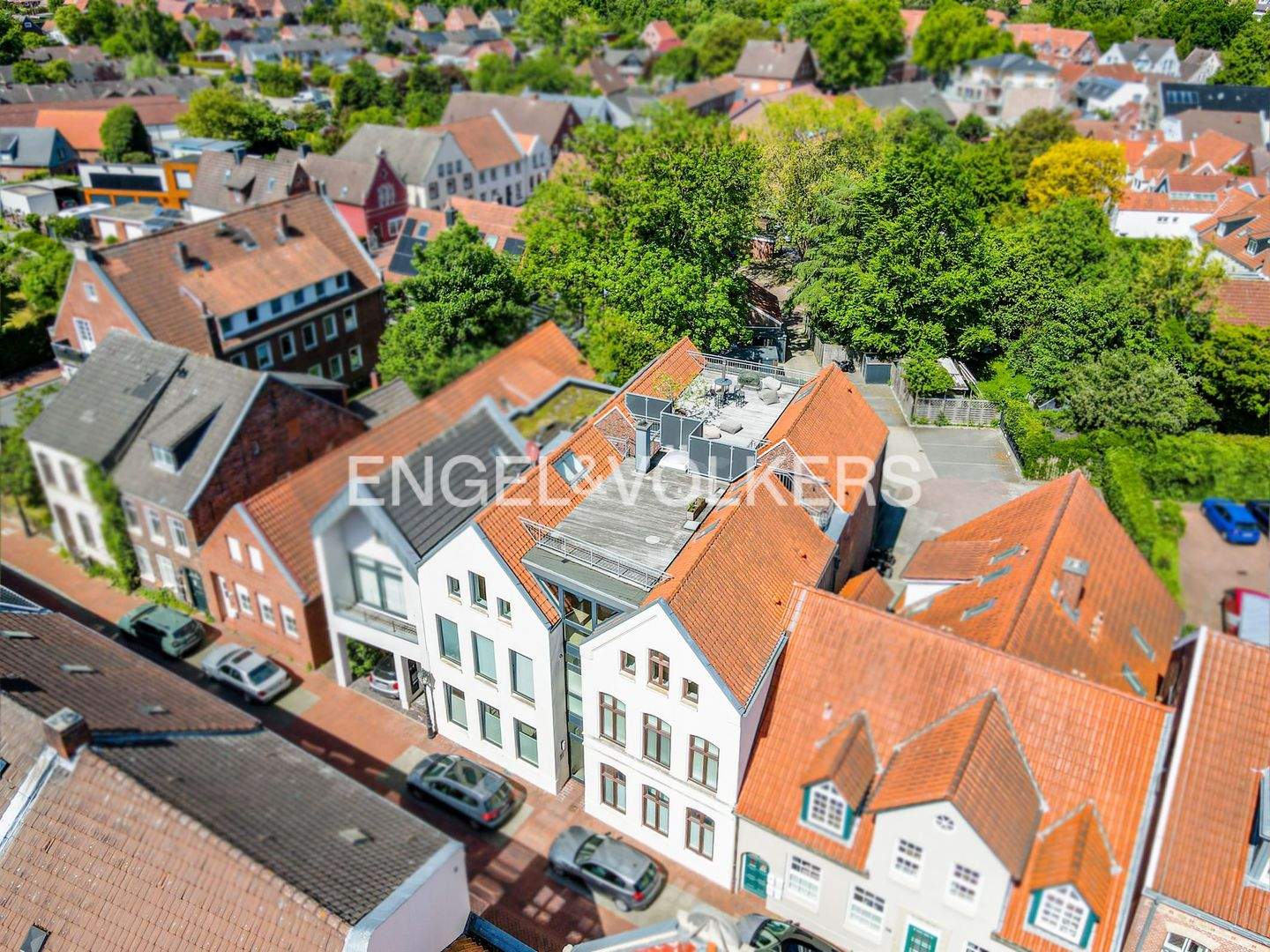 Rarität im Herzen der Altstadt - neuwertige Obergeschosswohnung mit einzigartiger Dachterrasse – Leer – Bild 1 von 8