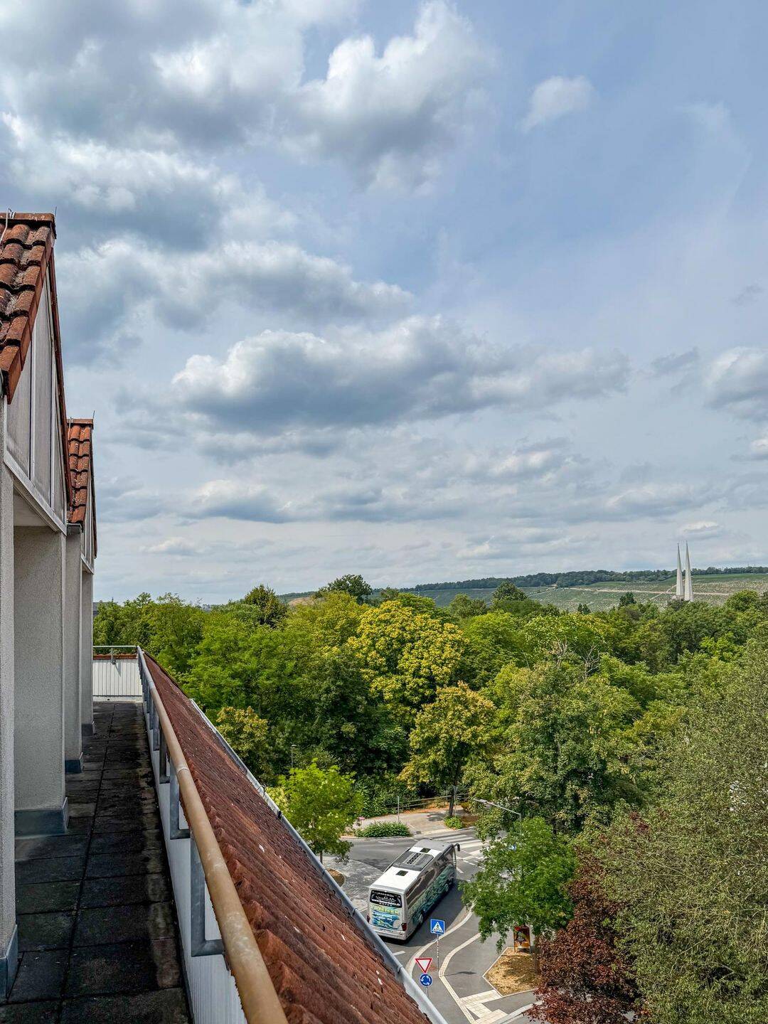 Großzügige 4-Zimmer-Wohnung mit Dachterrasse auf 2 Ebenen – Würzburg – Vorschaubild 5