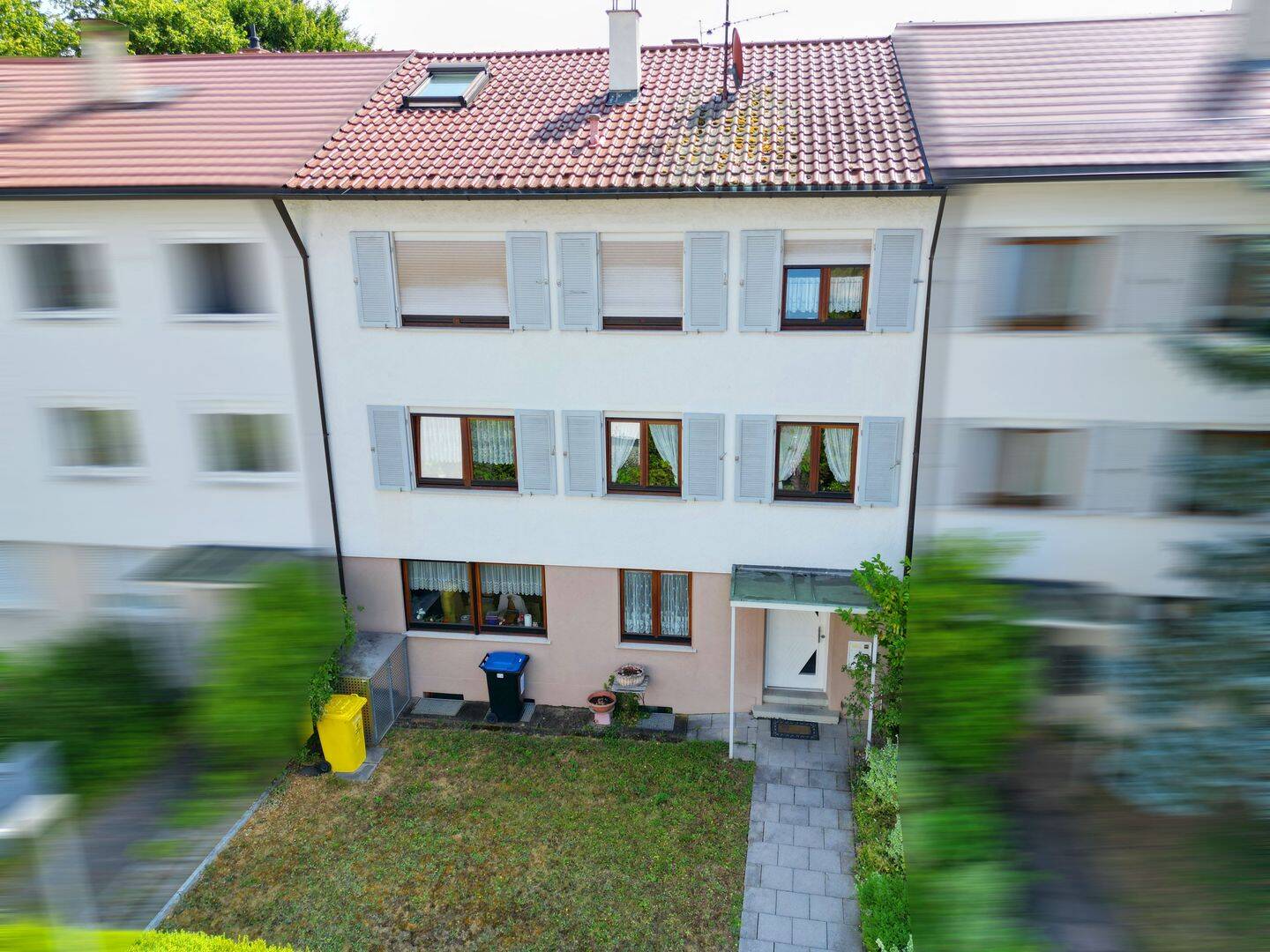 Gepflegtes Dreifamilienhaus in begehrter Lage von Fellbach – Fellbach – Vorschaubild 2