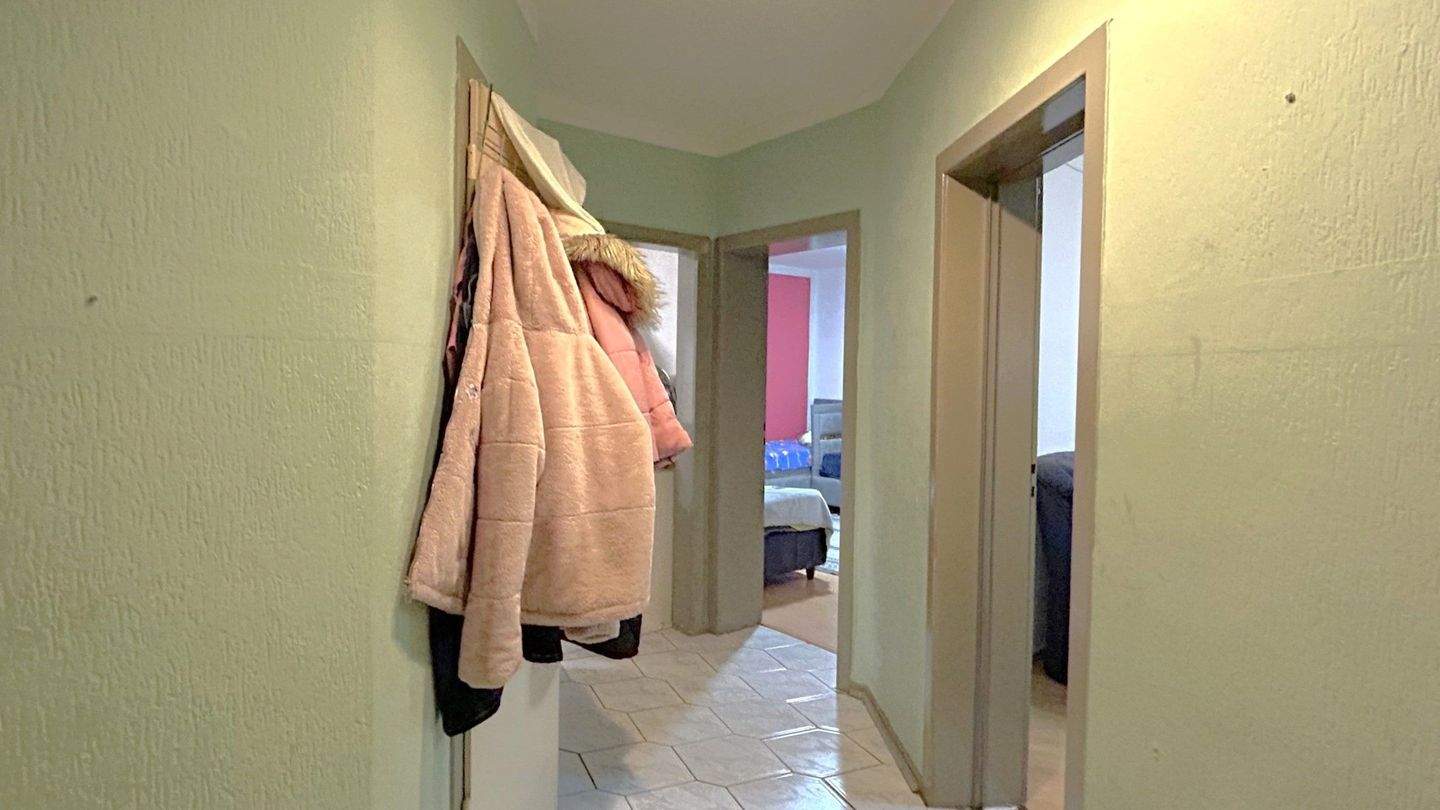 Gut geschnittene Erdgeschosswohnung mit Terrasse – Duisburg – Vorschaubild 3