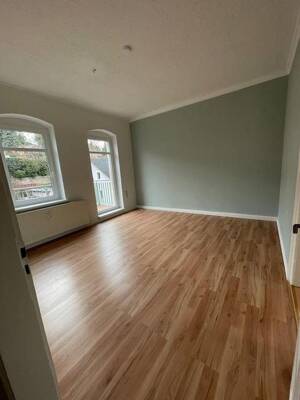 kl. MFH san. AB, 4-Zi. Wohng. 1.OG, 2xBad, 2 Balk., ruhig DD-Süd – 1189 Dresden – Vorschaubild 2
