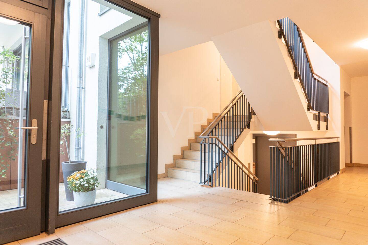 Leben im beliebtem Florakiez - barrierefreie 2 Zimmer Wohnung mit Terrasse und kleinem Garten – Berlin – Vorschaubild 3