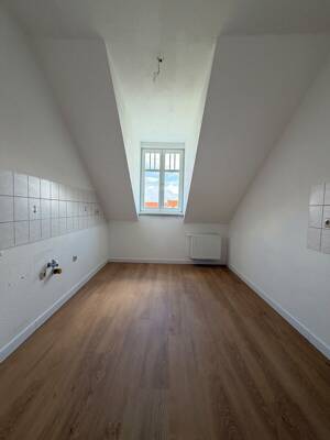 Wohnen auf zwei Ebenen - attraktive 3,5-Raum-Maisonettewohnung in Erfurt – 99084 Erfurt – Vorschaubild 2