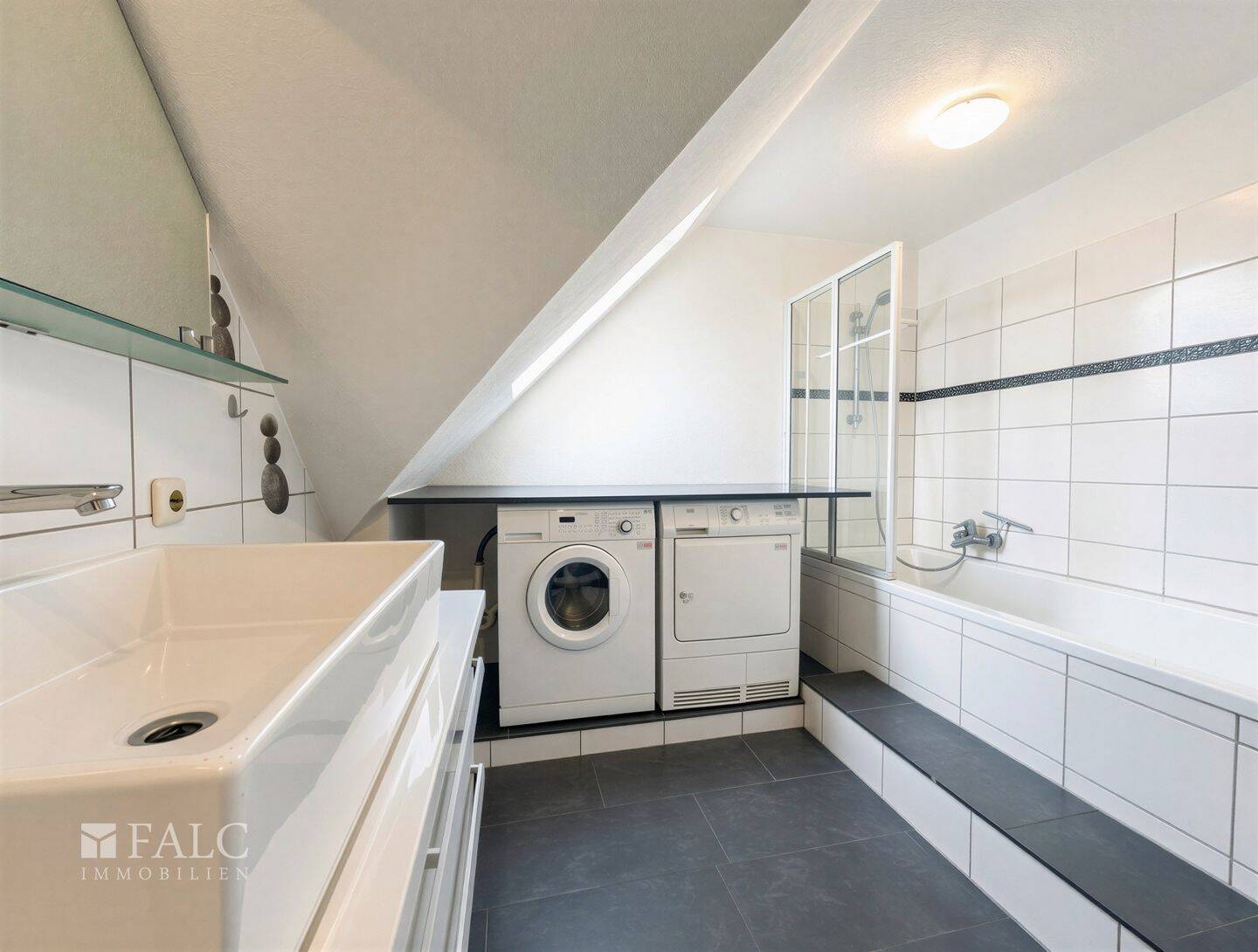 Licht, Raum und Galerie: Stilvolle Maisonette-Wohnung mit Westbalkon! – Wuppertal – Vorschaubild 6