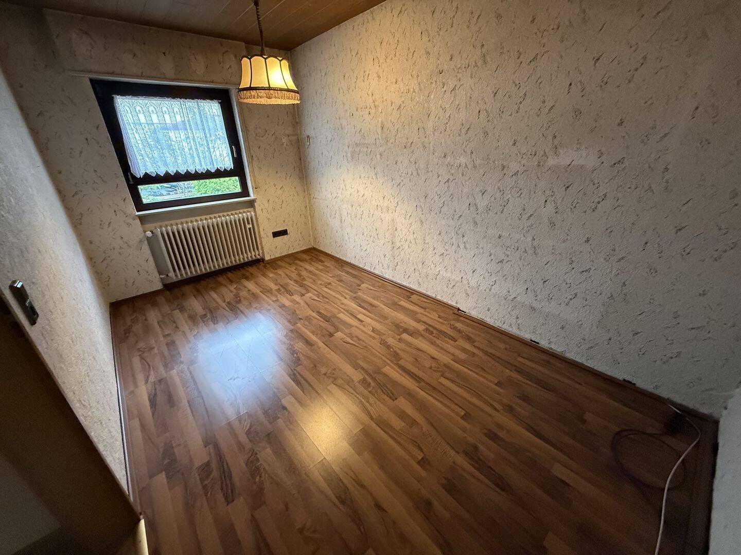 Ein einladender Bungalow mit hellem Keller, ideal für individuelle Gestaltungsmöglichkeiten. – Neulußheim – Vorschaubild 4