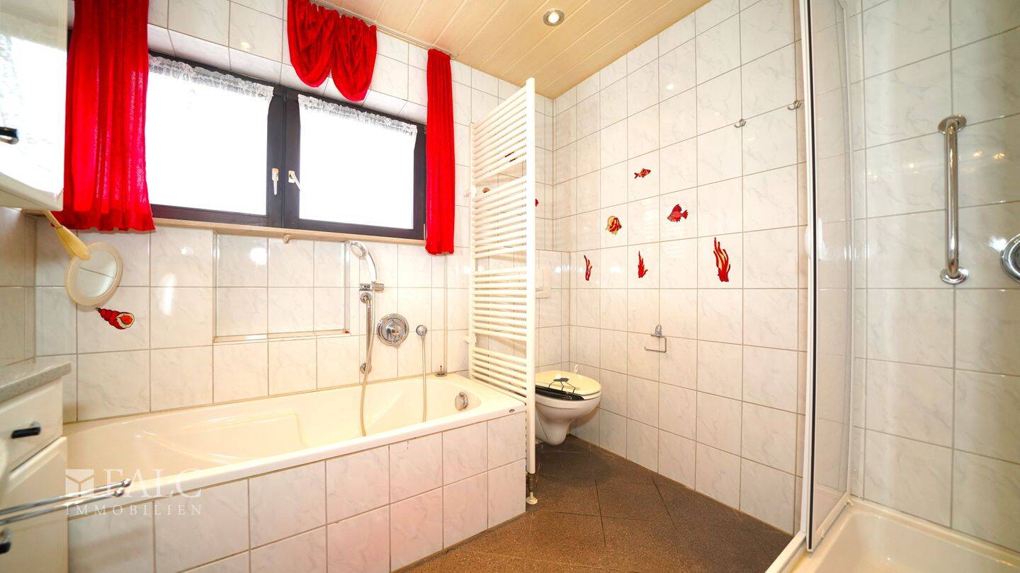 Herrlich viel Platz, Einliegerwohnung und Sauna - FALC Immobilien – Roigheim – Vorschaubild 7