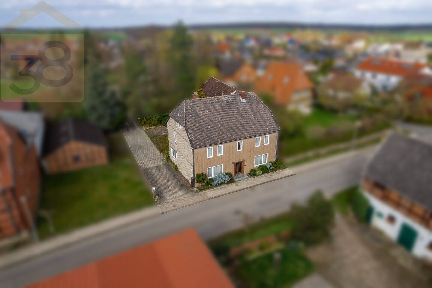 Einfamilienhaus mit Einliegeroption und großem Potenzial im historischen Ortskern von Hehlingen – Wolfsburg – Vorschaubild 4