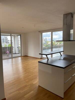 4 Zimmer Wohnung mit Loggia & EBK in erster Lage auf der Hafeninsel in Offenbach – 63067 Offenbach am Main – Vorschaubild 3