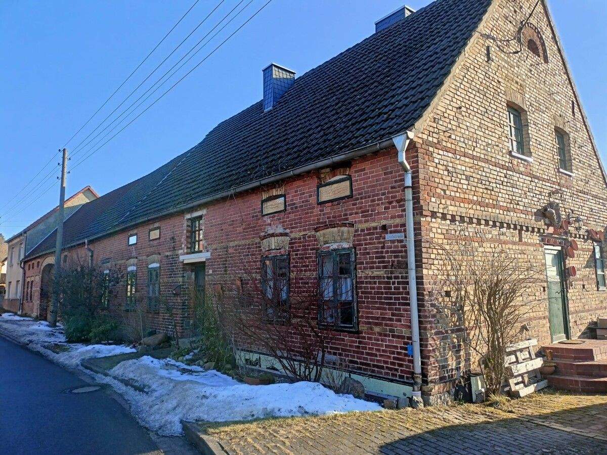 RESERVIERT| Haus mit Geschichte - Wohnen auf 230 m2 plus Ausbauoption - ca. 9300 m2 Grundstück – Wittenberg – Bild 1 von 9