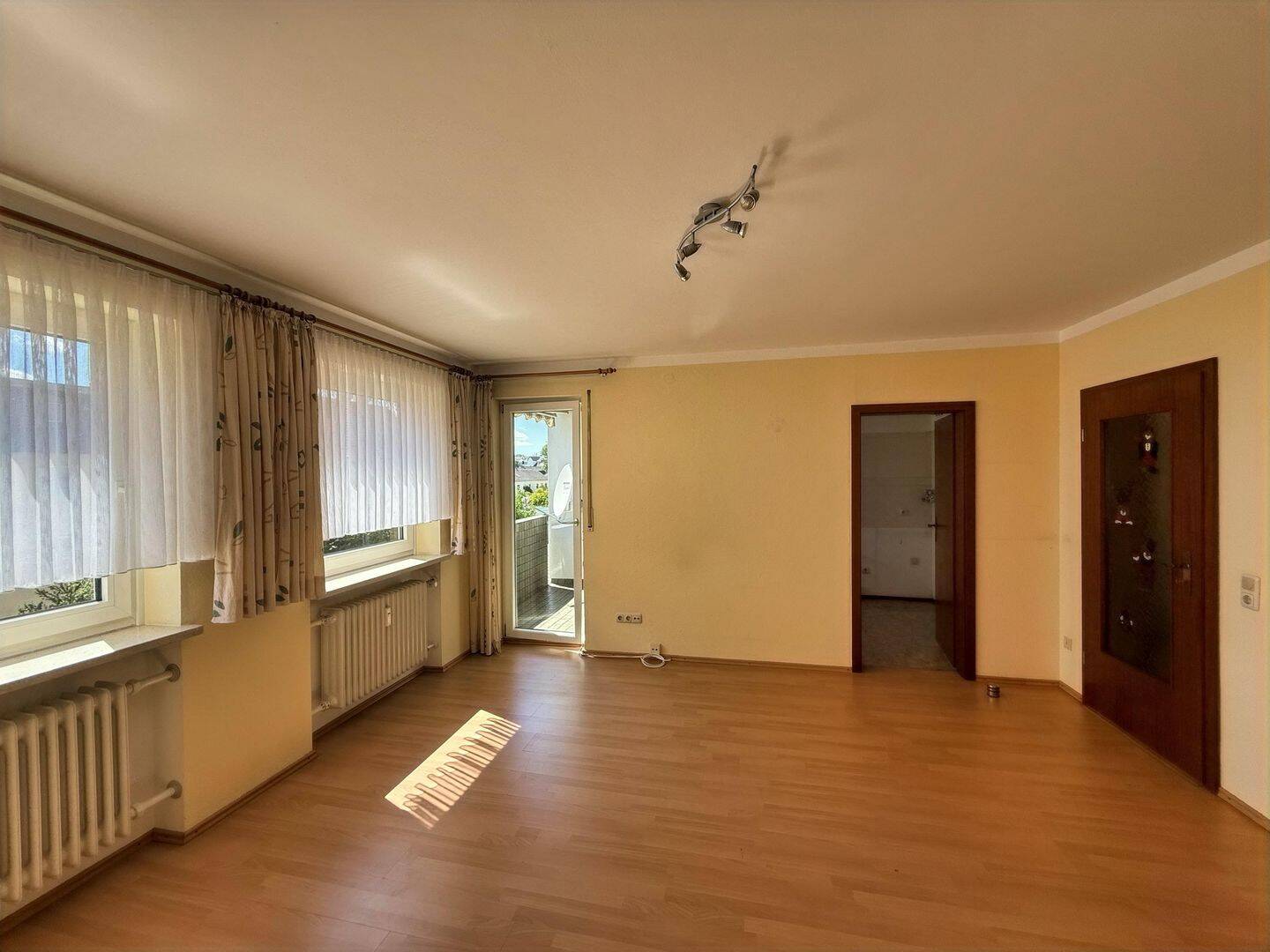 Gut geschnittene 2-Zimmer-Wohnung mit Süd-Loggia in Augsburg-Lechhausen – Augsburg – Vorschaubild 4